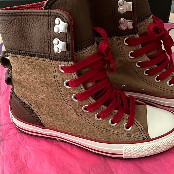 Converse High-Top Sneakers - Brown and Red
Women size 5 - Picture 2 of 8